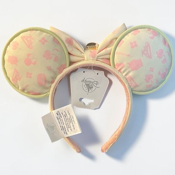 Disney Christmas 2025 Lil Rin Rin Plush Badge Red New